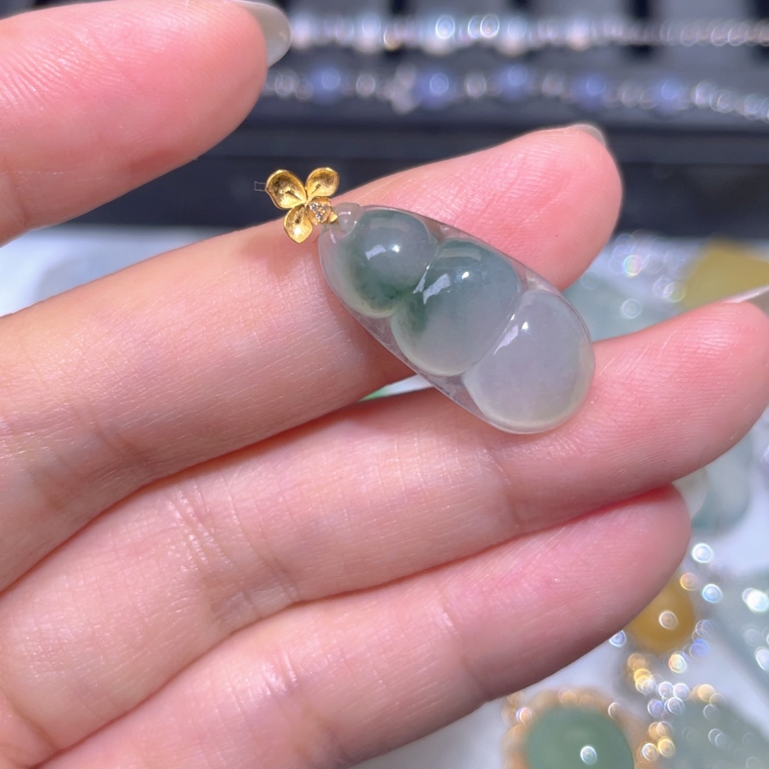 颈饰18K金镶嵌翡翠翡翠
