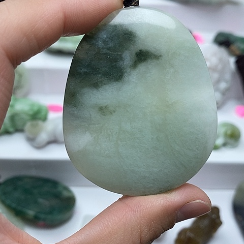 独山玉颈饰未镶嵌