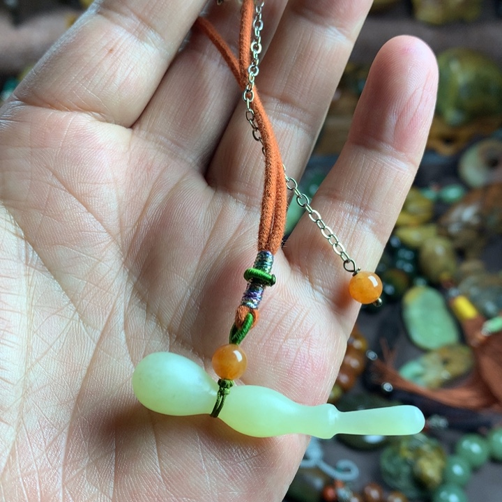 透闪石质玉未镶嵌吊坠(赠链)