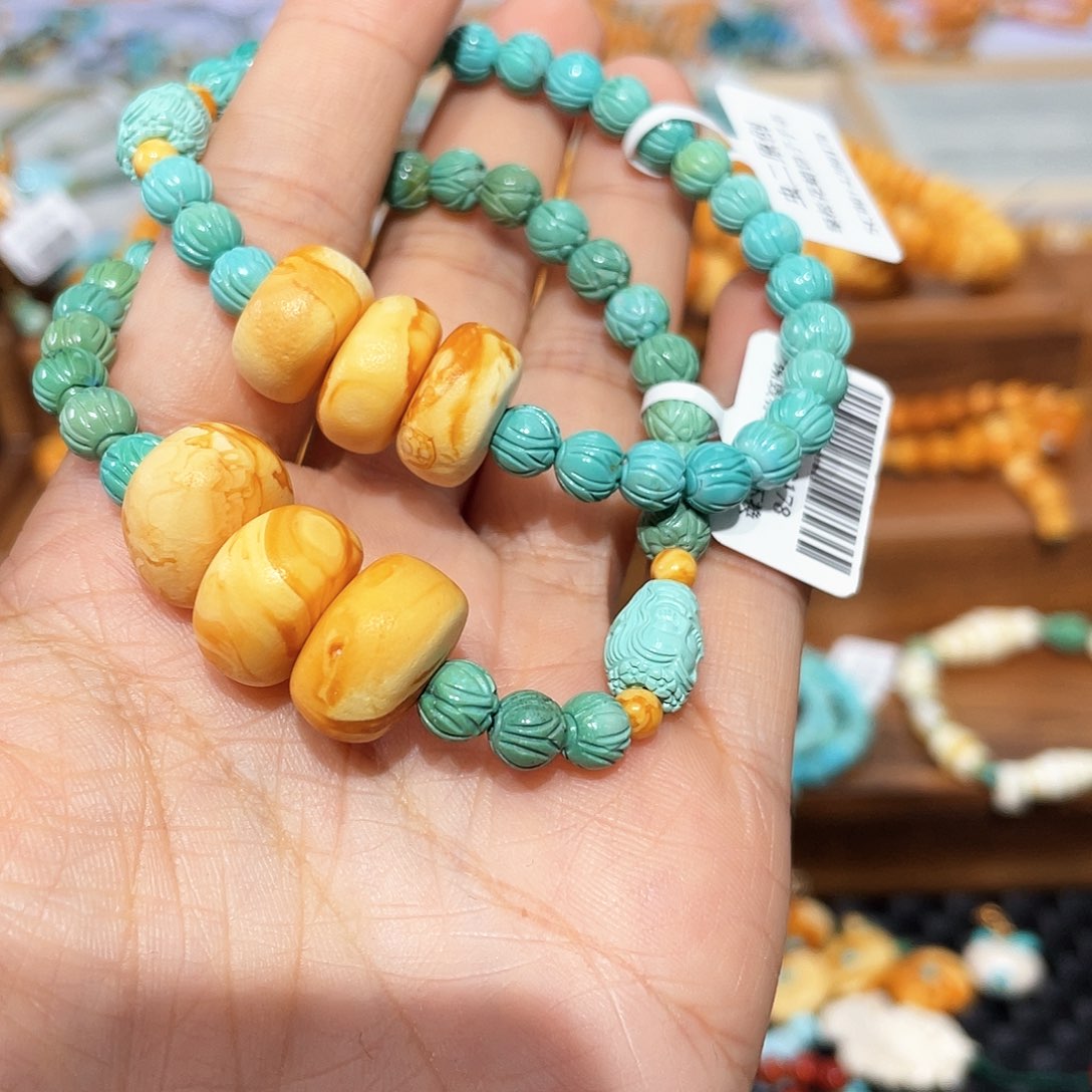 琥珀颈饰未镶嵌多样发其一