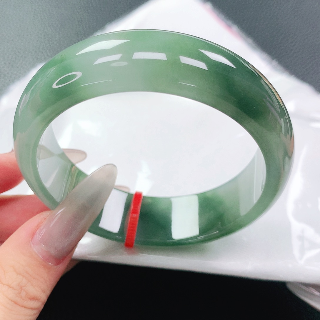 翡翠手镯未镶嵌56圈