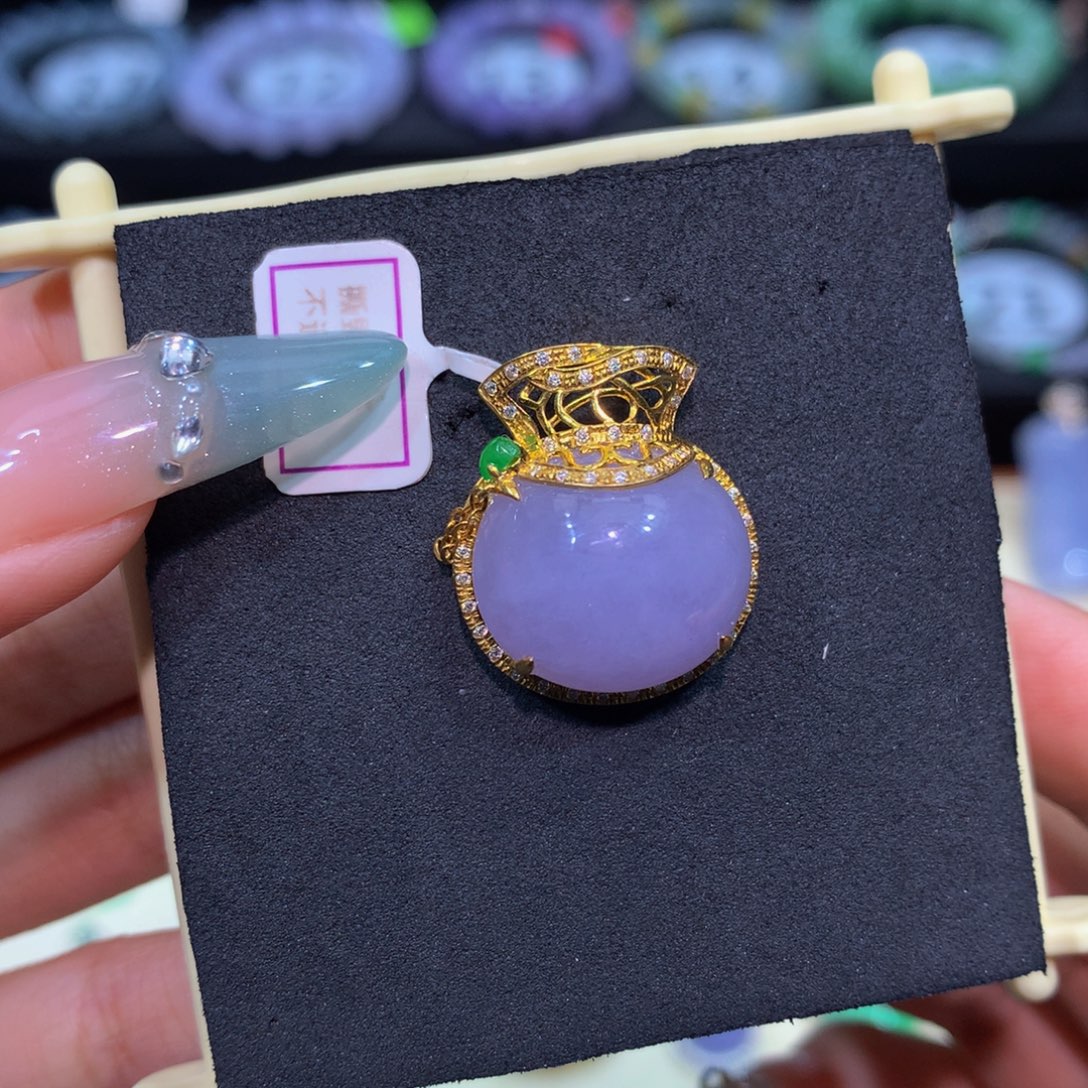 翡翠18K金镶嵌颈饰翡翠