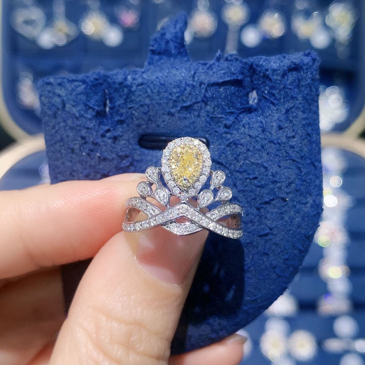 【闪购商品】铂Pt900镶嵌戒托钻石j****?重金皇冠戒指