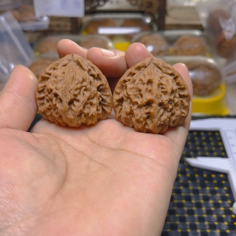 文玩核桃吊坠白狮