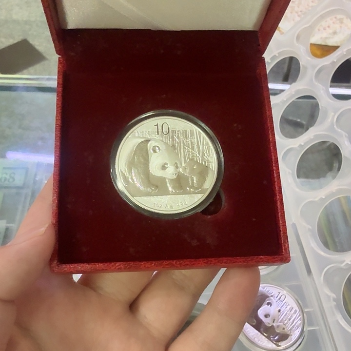 纯银熊猫银币一盎司31.1克裸币有盒子