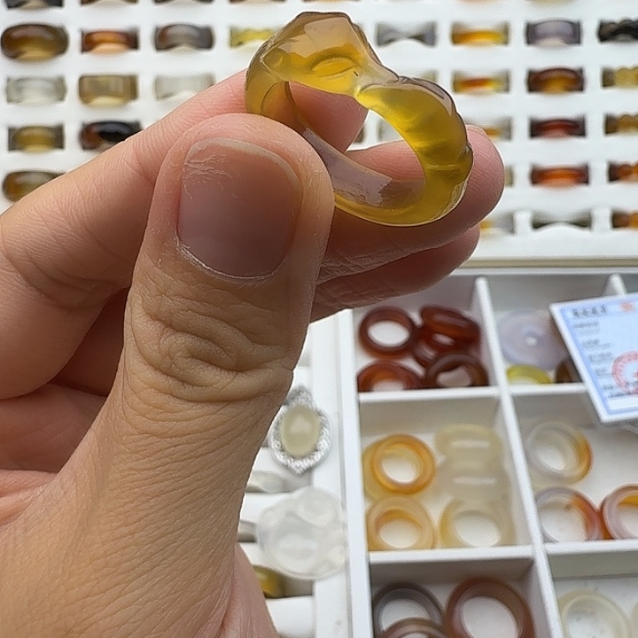 玛瑙/玉髓未镶嵌戒圈18圈微瑕福利不退换介意勿拍