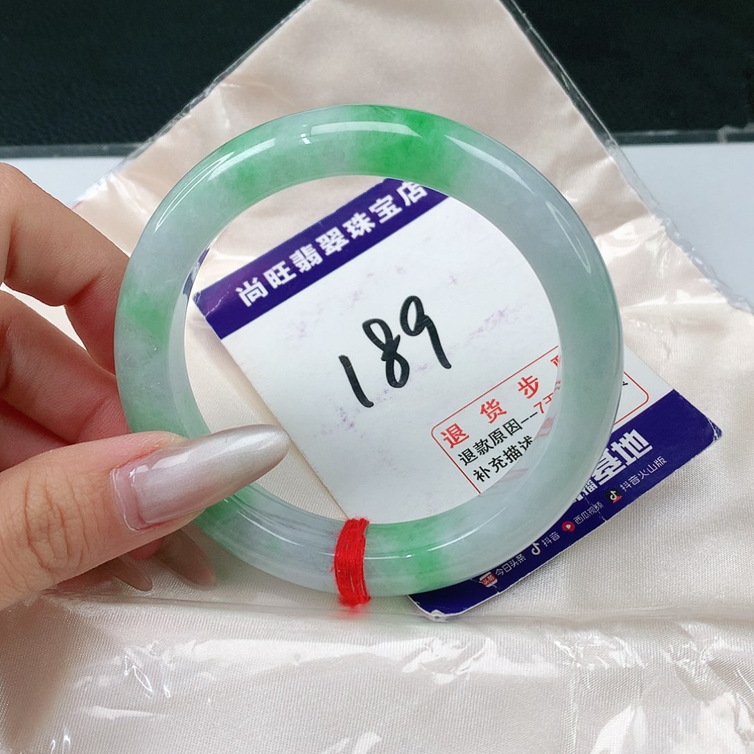 翡翠手镯未镶嵌翡翠12