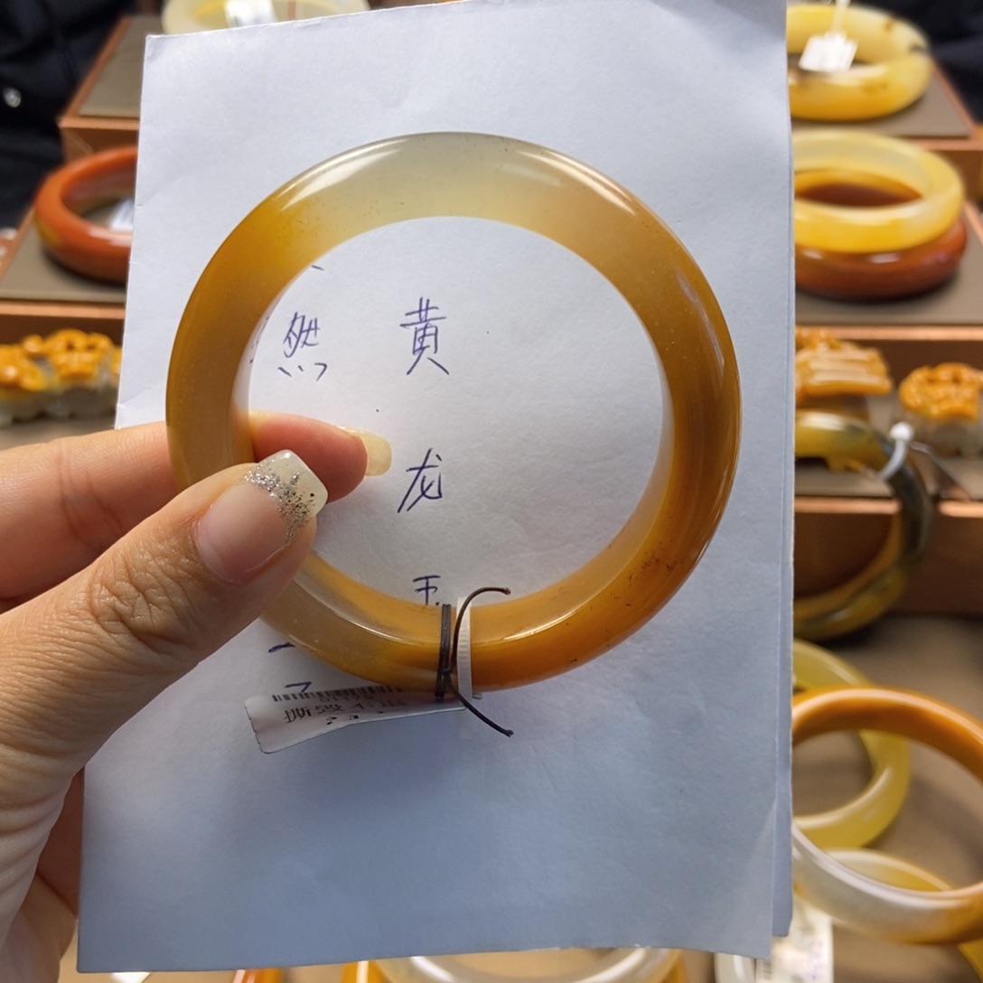 幸****未镶嵌石英质玉（黄龙玉）手镯H