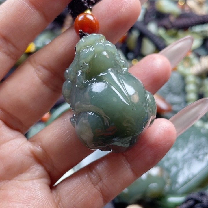 和田玉颈饰未镶嵌