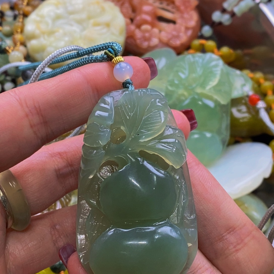 蛇纹石玉颈饰未镶嵌