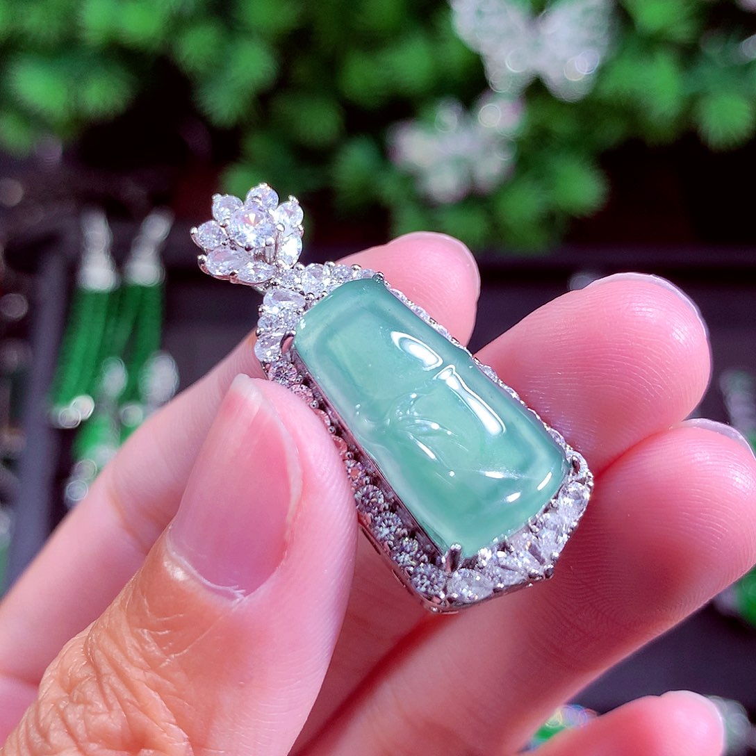 颈饰未镶嵌翡翠天然