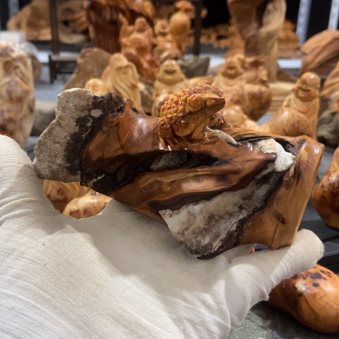 柏木（崖柏）抱石呱呱