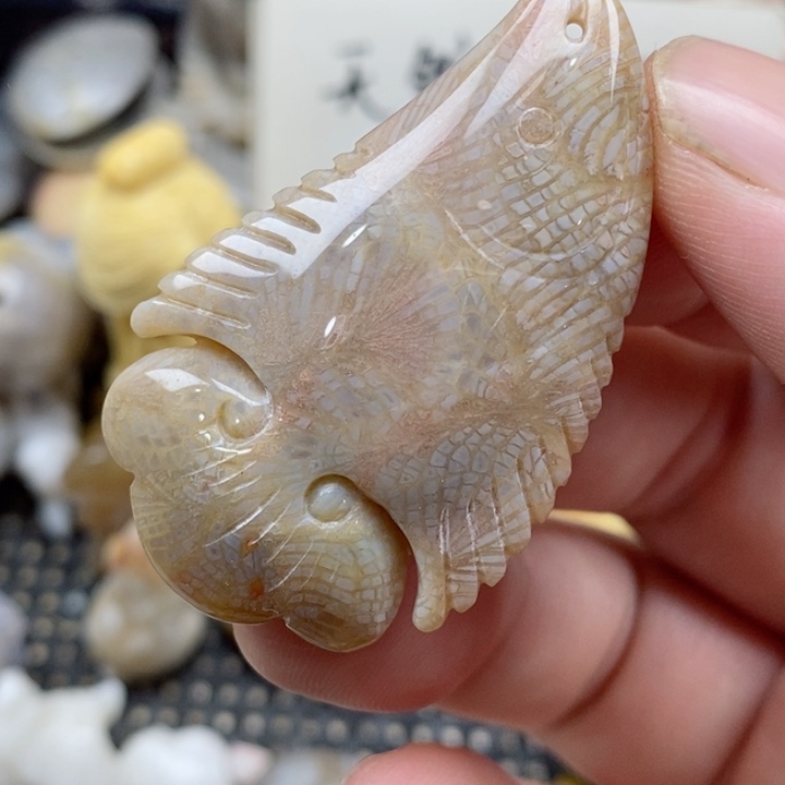 颈饰未镶嵌硅化珊瑚（珊瑚玉）