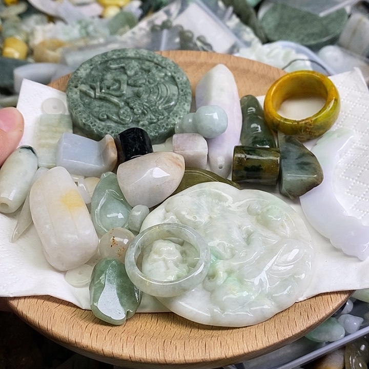 翡翠未镶嵌颈饰天然翡翠32