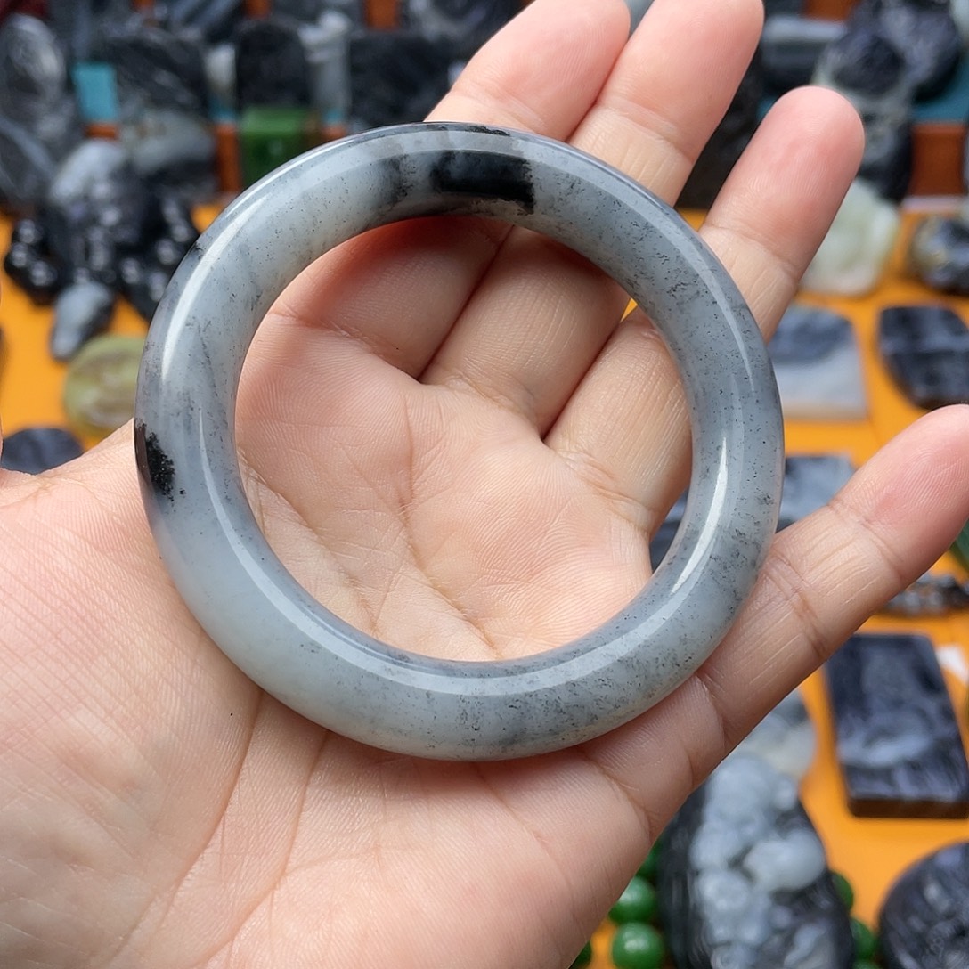 Y***"和田玉未镶嵌手镯