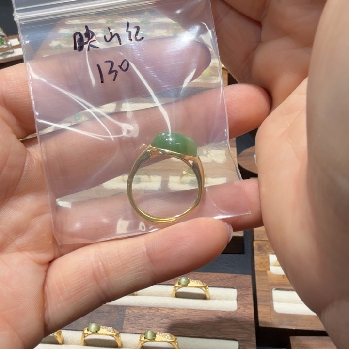 映***红和田玉（碧玉）未镶嵌戒指