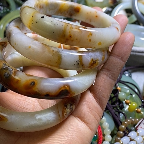 岫玉手镯未镶嵌一个多样性发货