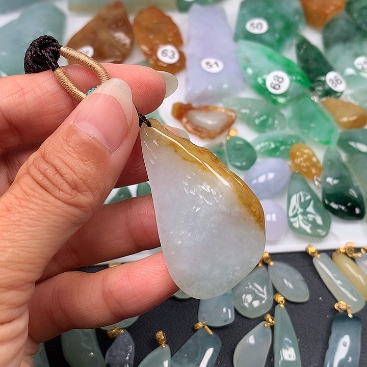 翡翠未镶嵌颈饰随型