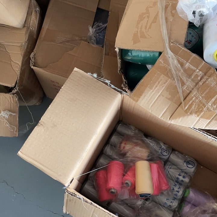    杂款锁边线、4色每色4个、共16个、随机不挑色、017