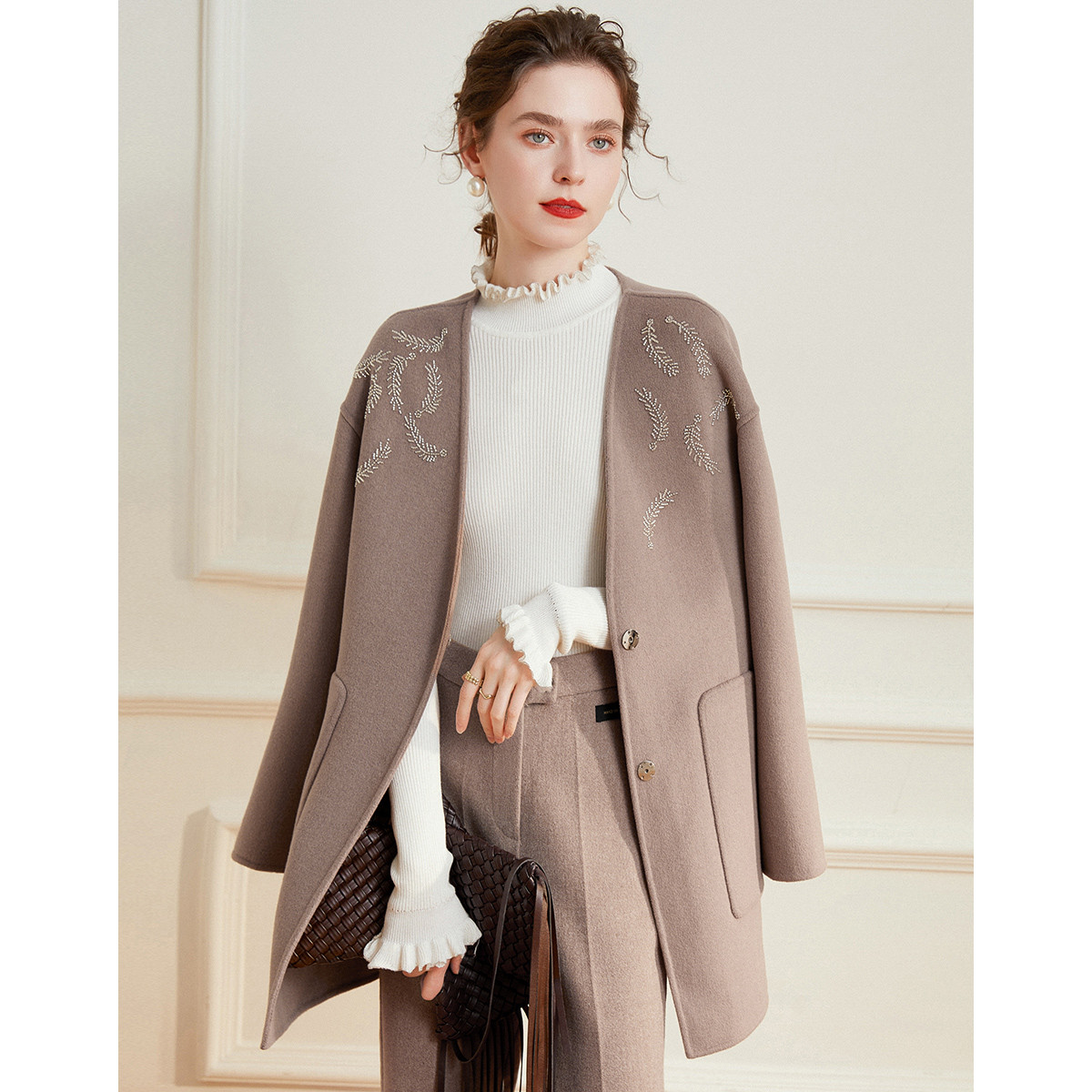 白鹿语秋冬款钉珠绣羊毛混纺中长款双面呢大衣外套女BX30140