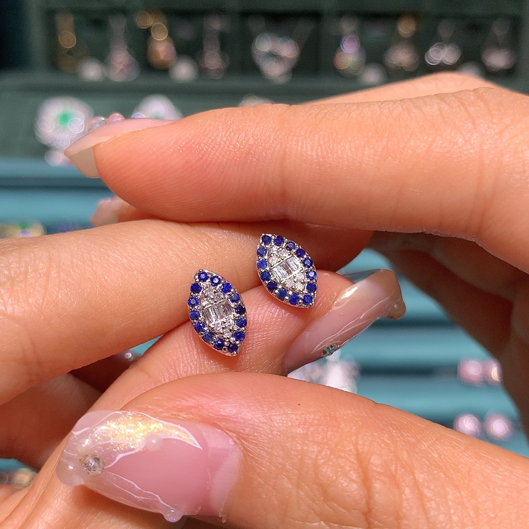 蓝宝石耳饰铂Pt850镶嵌