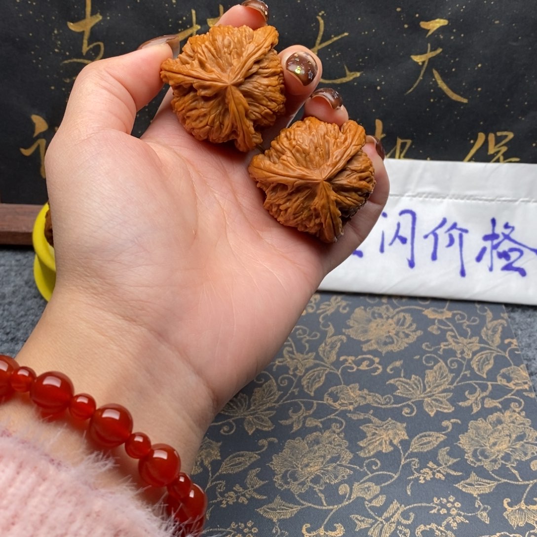 吊坠文玩核桃每****事白狮子