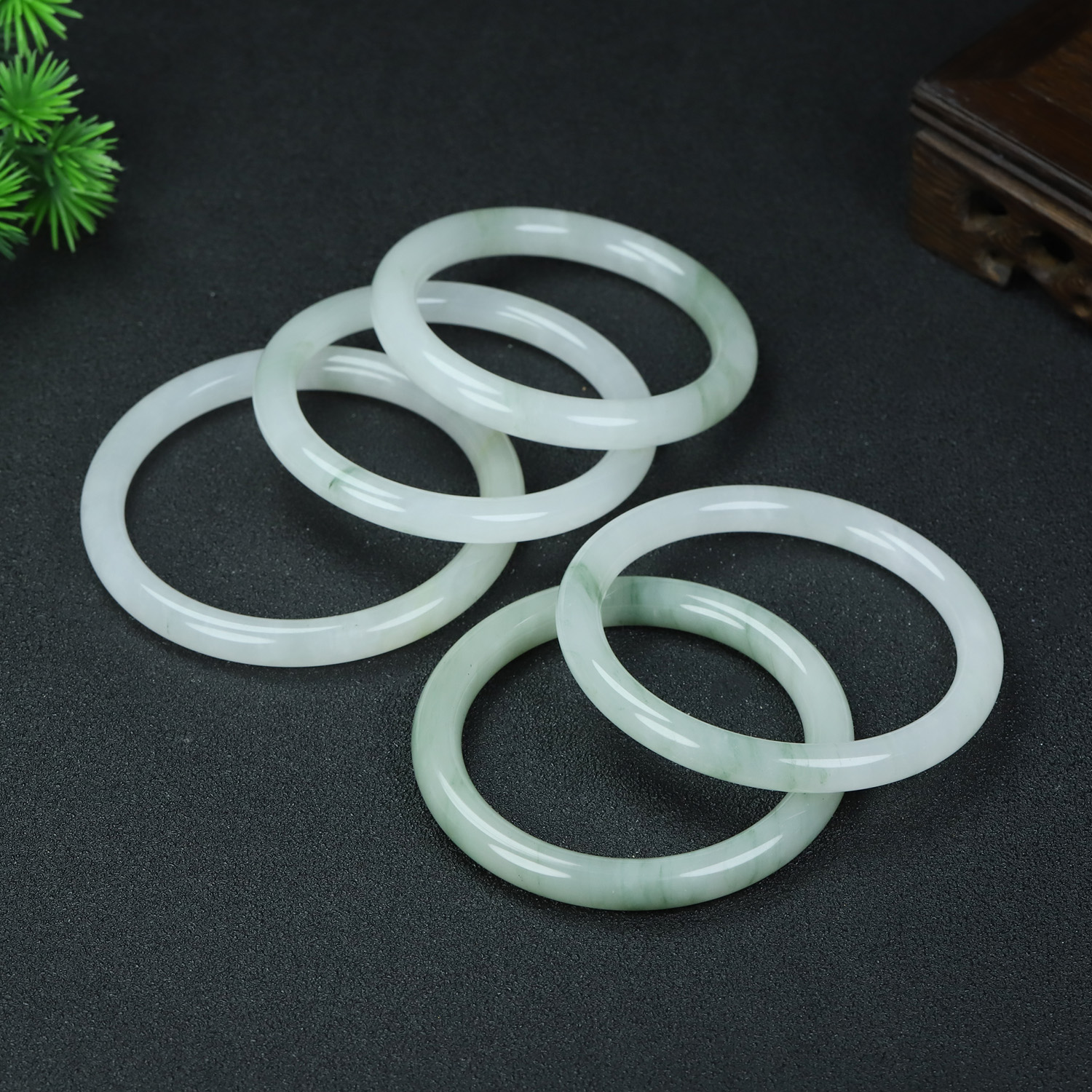 天山翠飘花手镯女款冰翠圆条天然玉石气质古典多样性发货