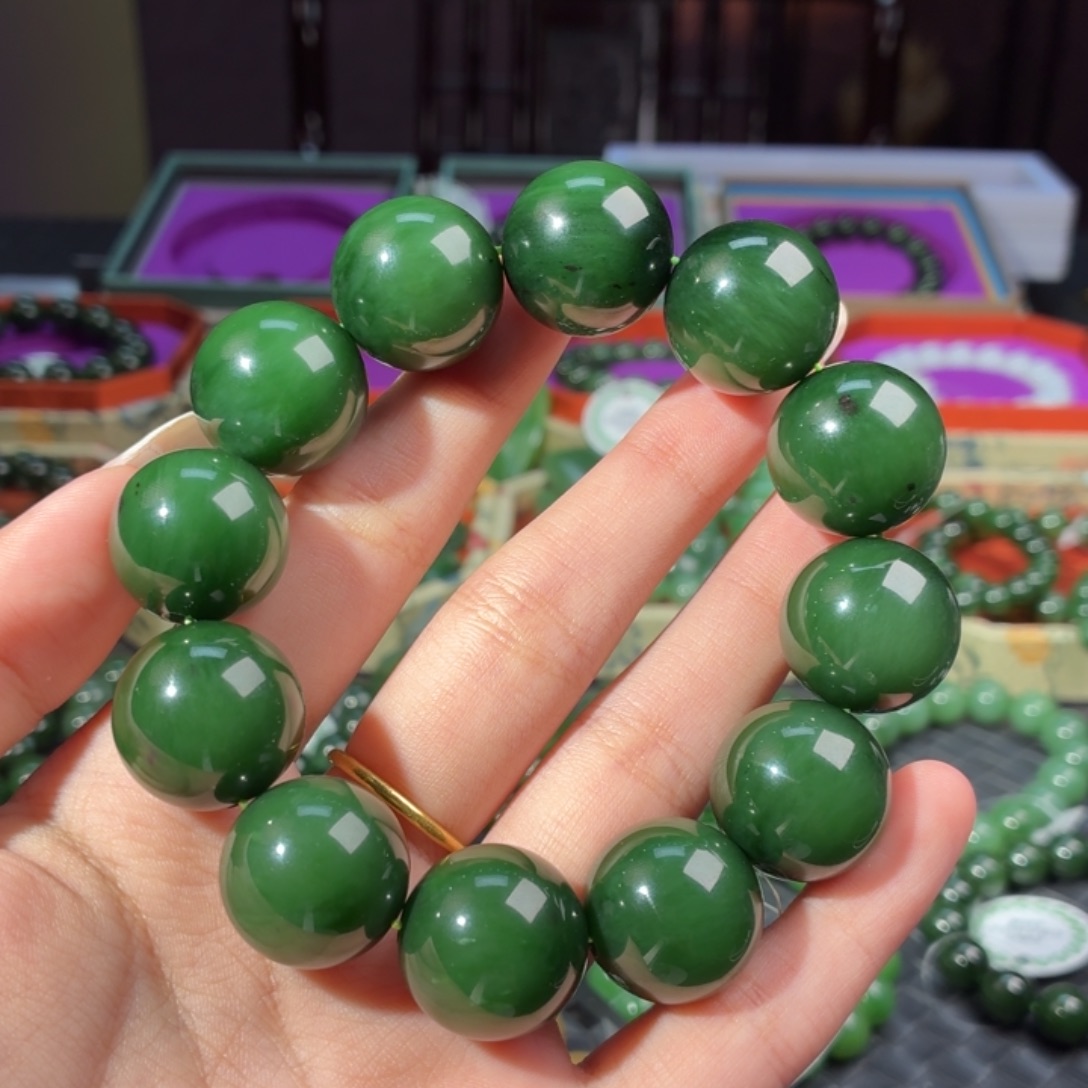 l***g和田玉（碧玉）未镶嵌手链