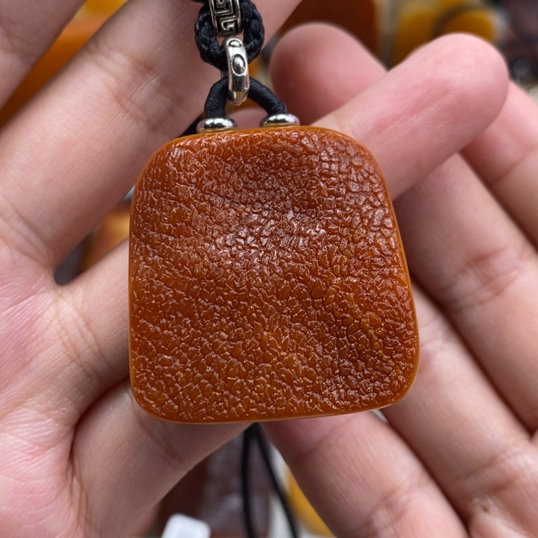 琥珀吊坠(赠链)未镶嵌