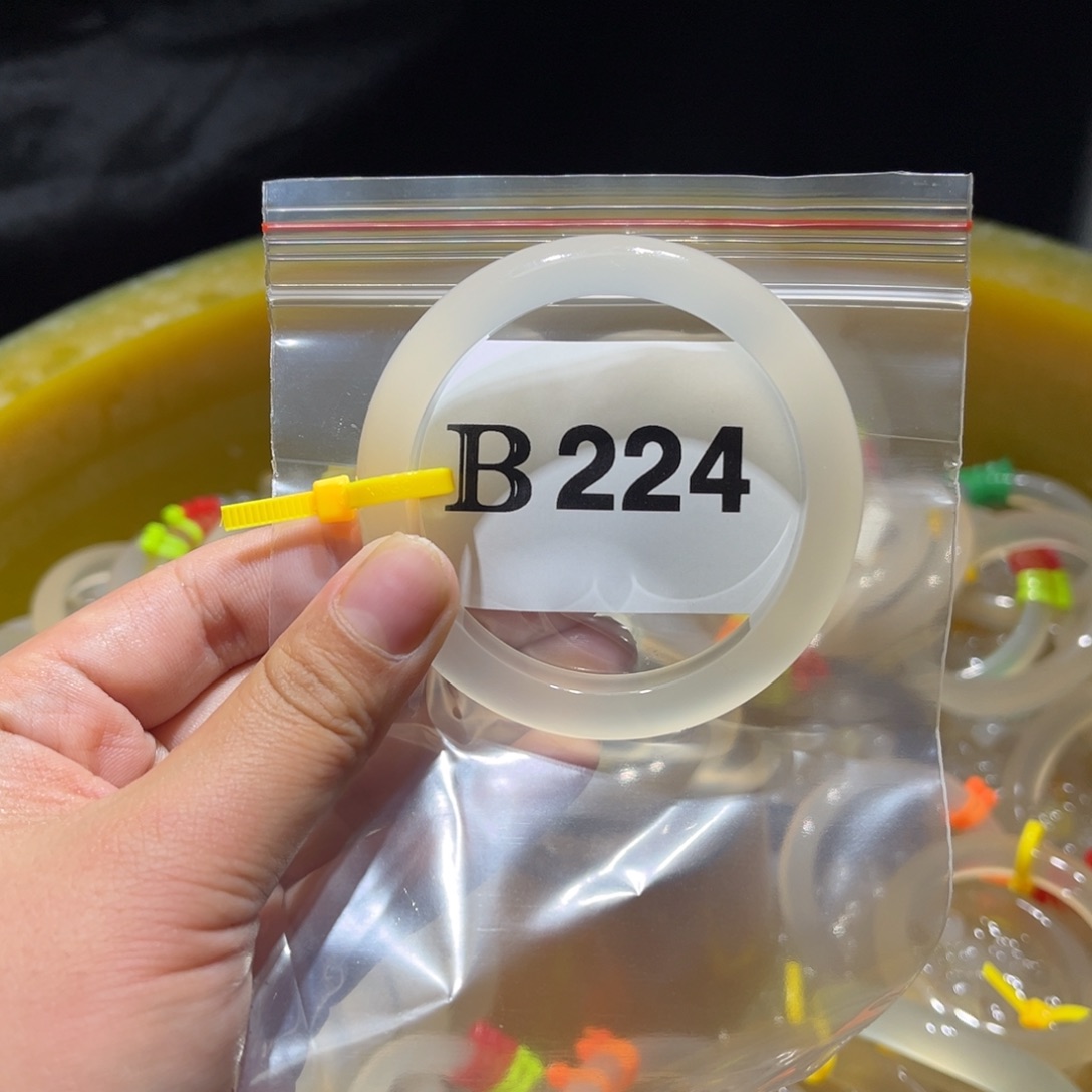 嗯***嗯玛瑙/玉髓未镶嵌手镯