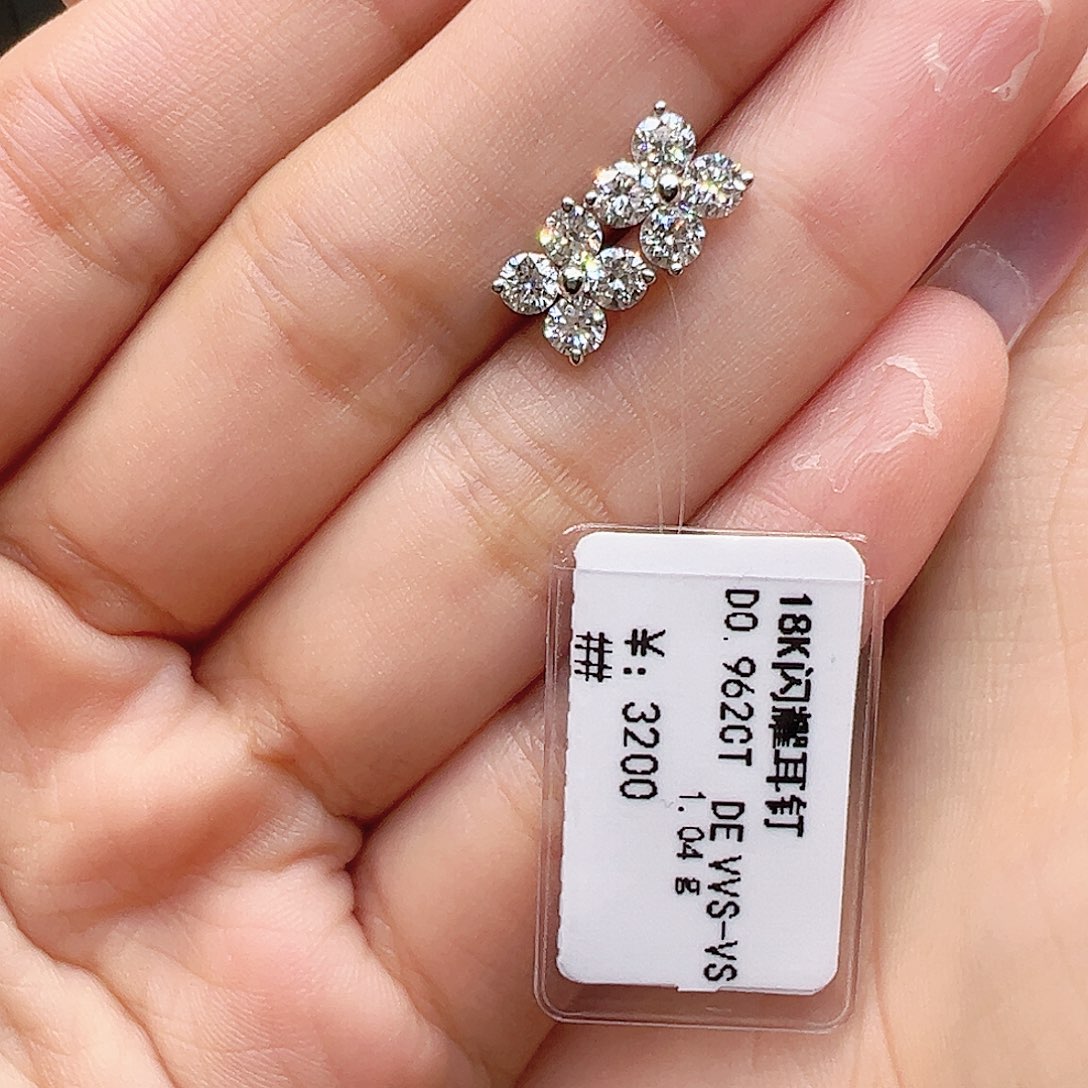 18K金镶嵌实验室培育钻石耳钉0.962ct K白闪耀耳钉