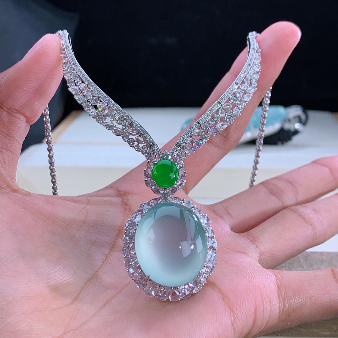 天空蓝玻璃钢翡翠至纯至净毕业收藏级鸽子蛋时尚气质轻重金豪镶