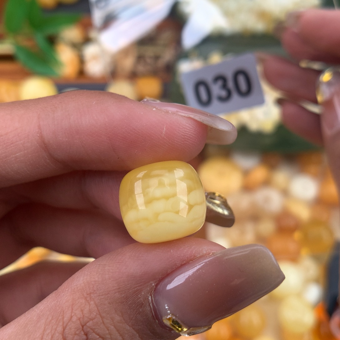 琥珀珠宝奇石未镶嵌13.7