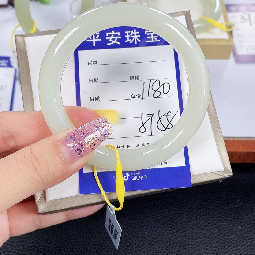 和田玉未镶嵌手镯