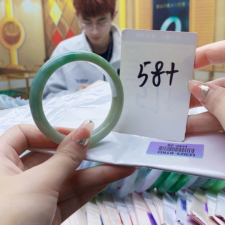 翡翠未镶嵌手镯000……