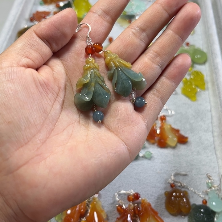 蛇纹石玉合金耳饰