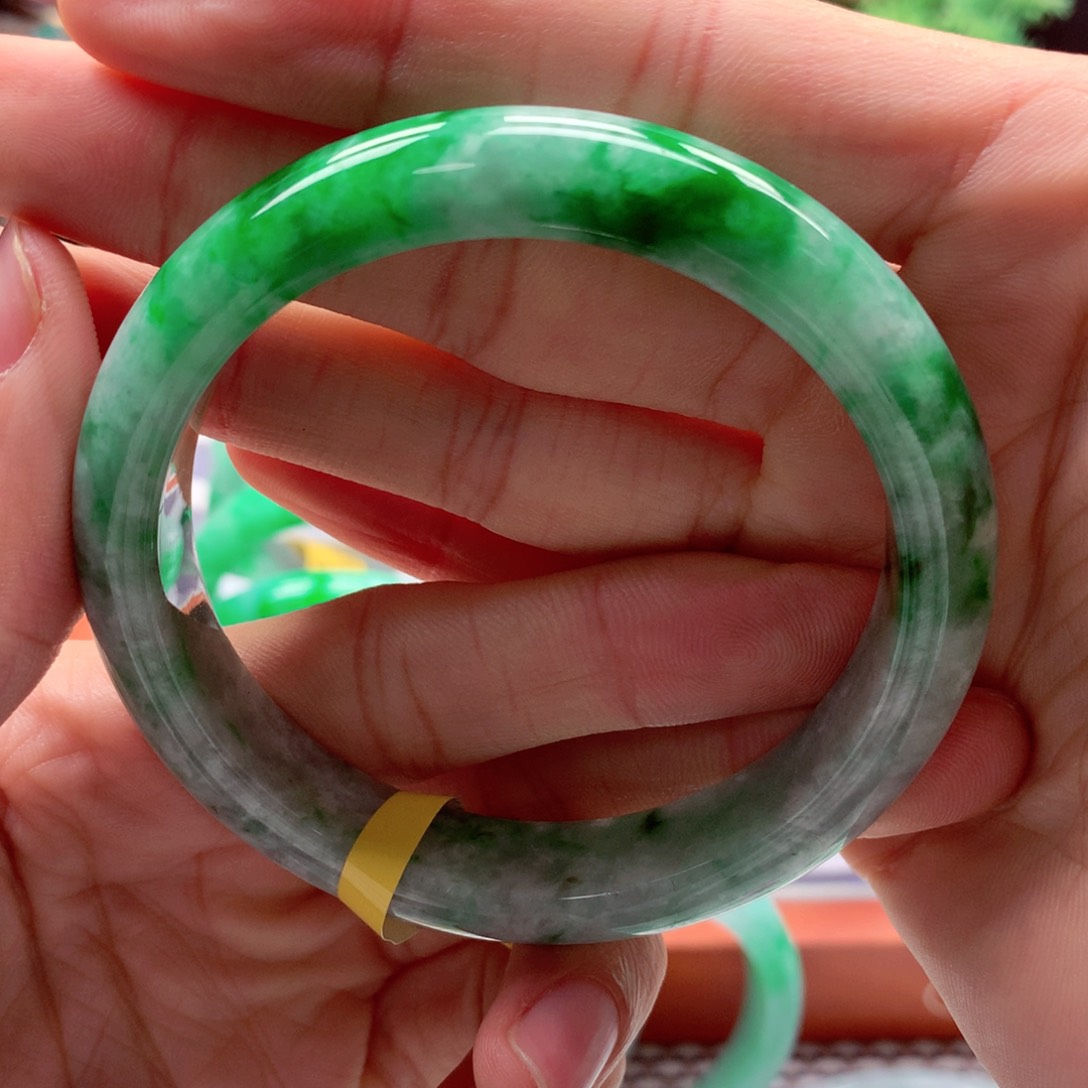 翡翠手镯未镶嵌桃***康翡翠