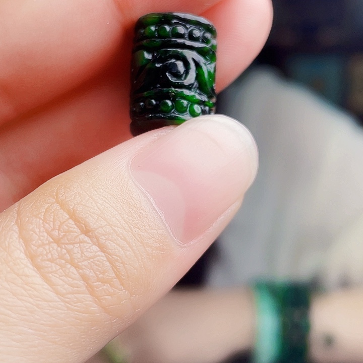 翡翠未镶嵌颈饰多样性