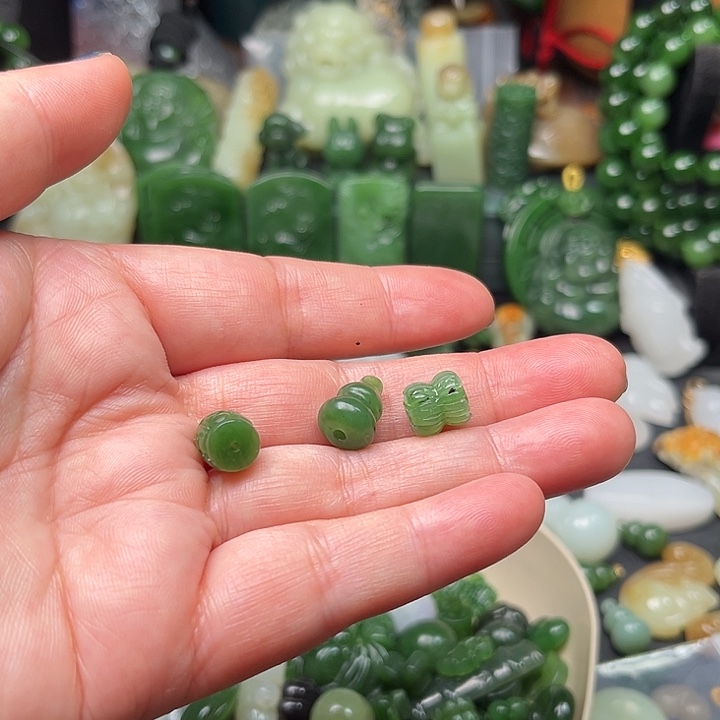 啊***呀和田玉未镶嵌颈饰