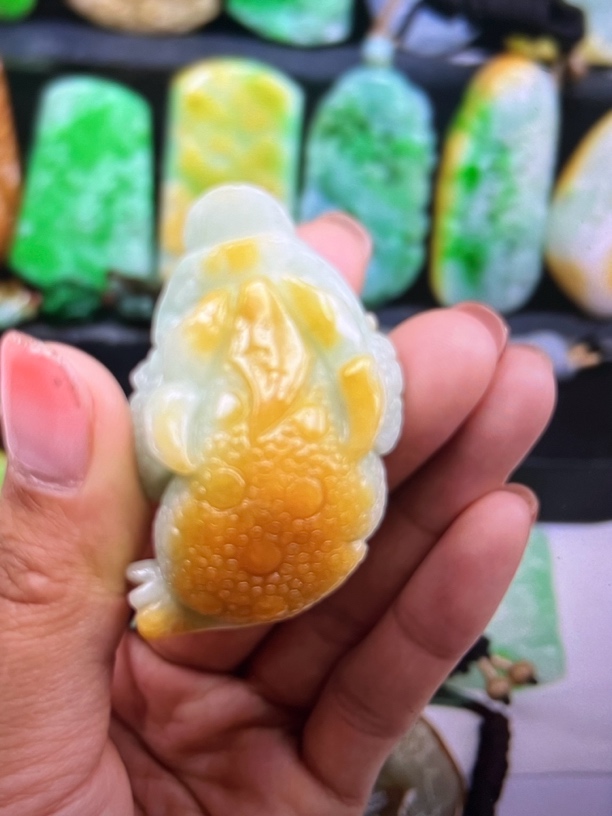 天然A货翡翠一证一物基地发货