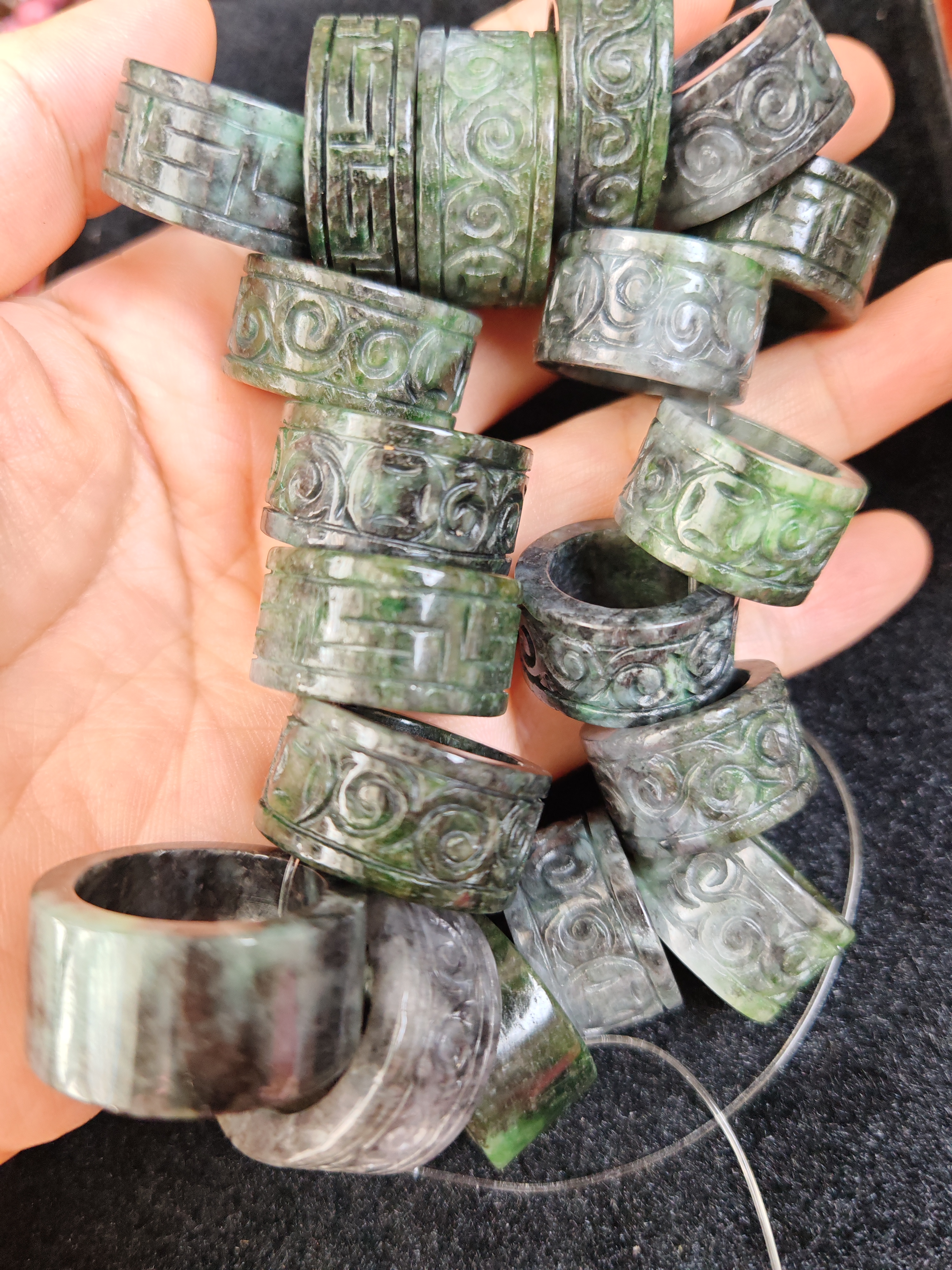 乌鸡飘绿扳指可咨询圈口