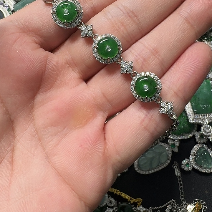 翡翠未镶嵌颈饰天然A货翡翠放漏