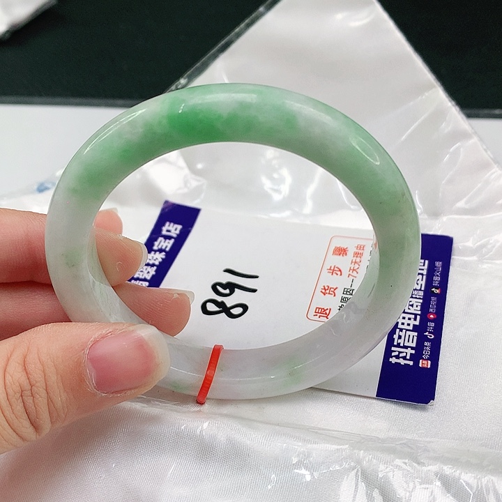 翡翠手镯未镶嵌翡翠