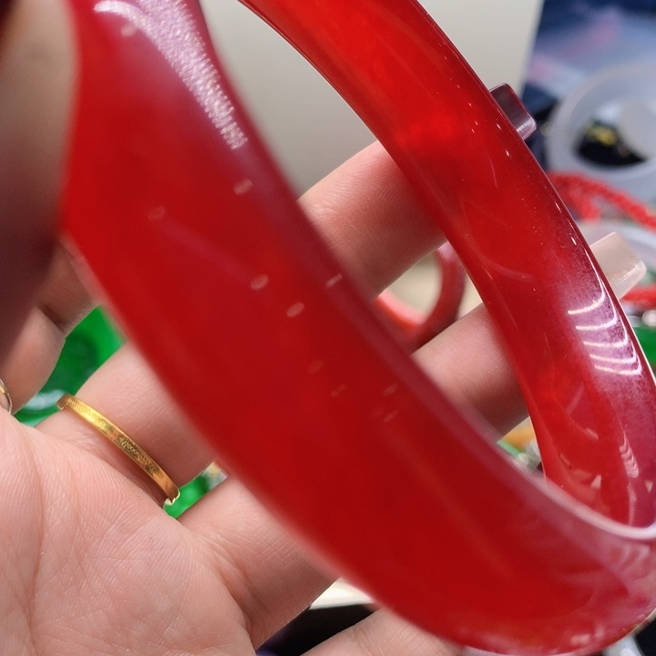 翡翠颈饰未镶嵌手镯