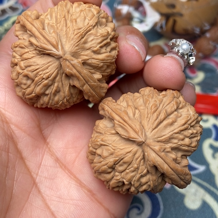 文玩核桃吊坠D****e白狮子