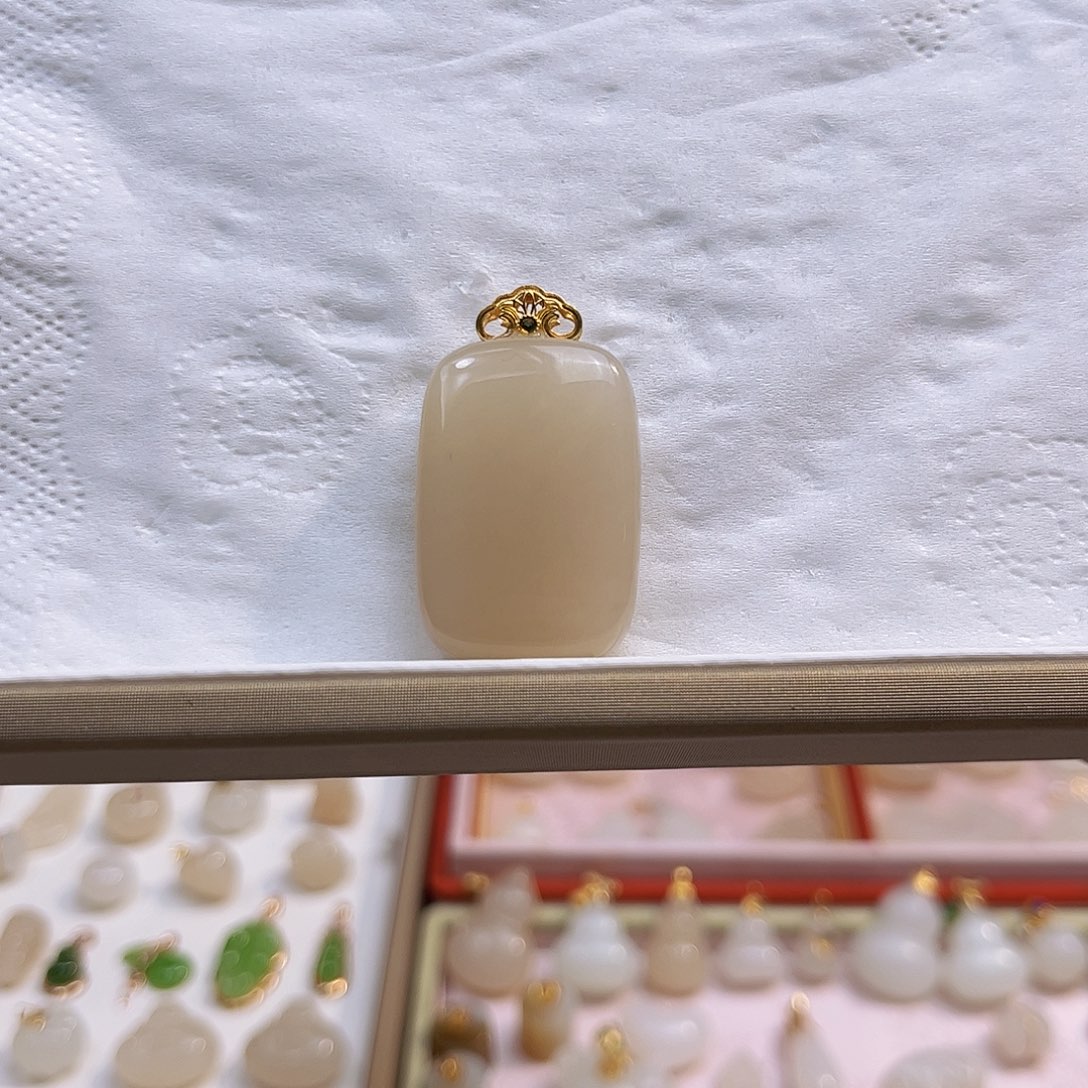 和田玉18K金镶嵌吊坠(不含链)