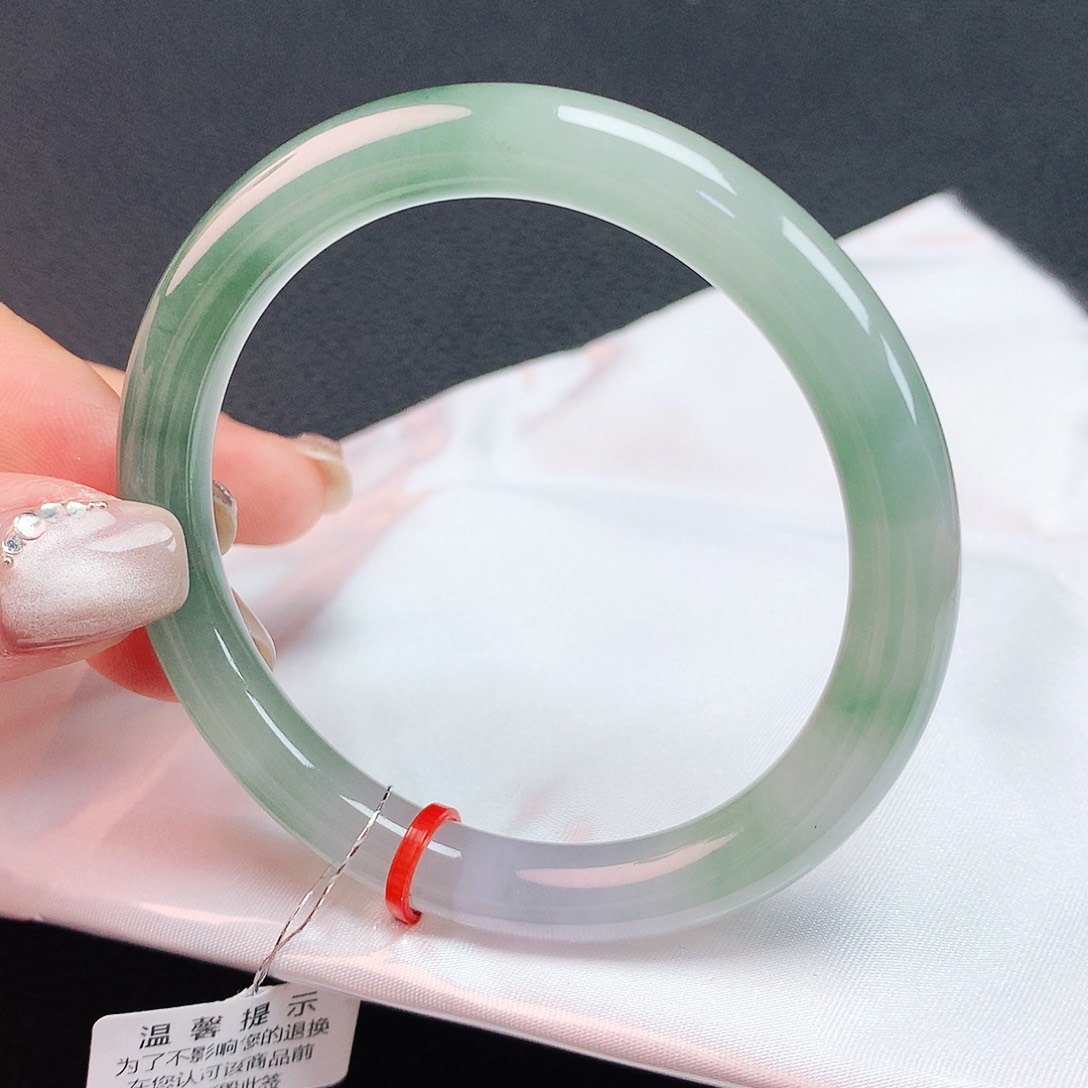 翡翠手镯未镶嵌55圈