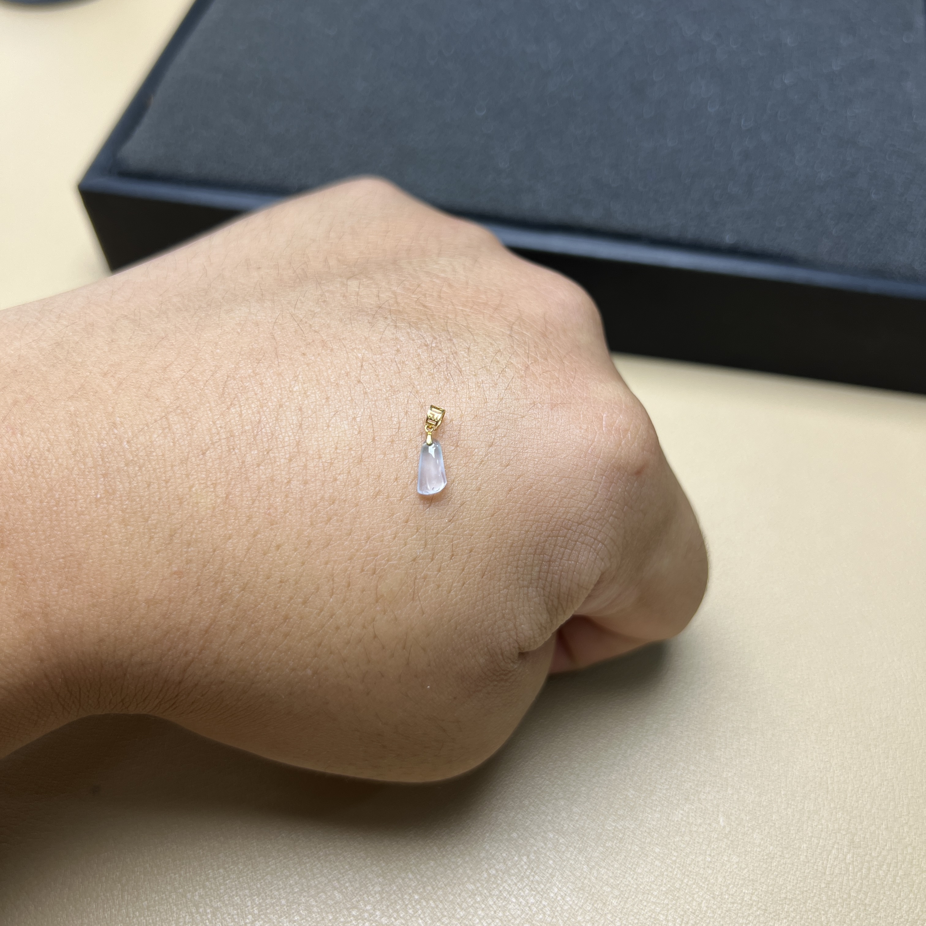 翡翠莲蓬吊坠高冰种光感水头好18K圣洁高雅好运小滴流女士高贵