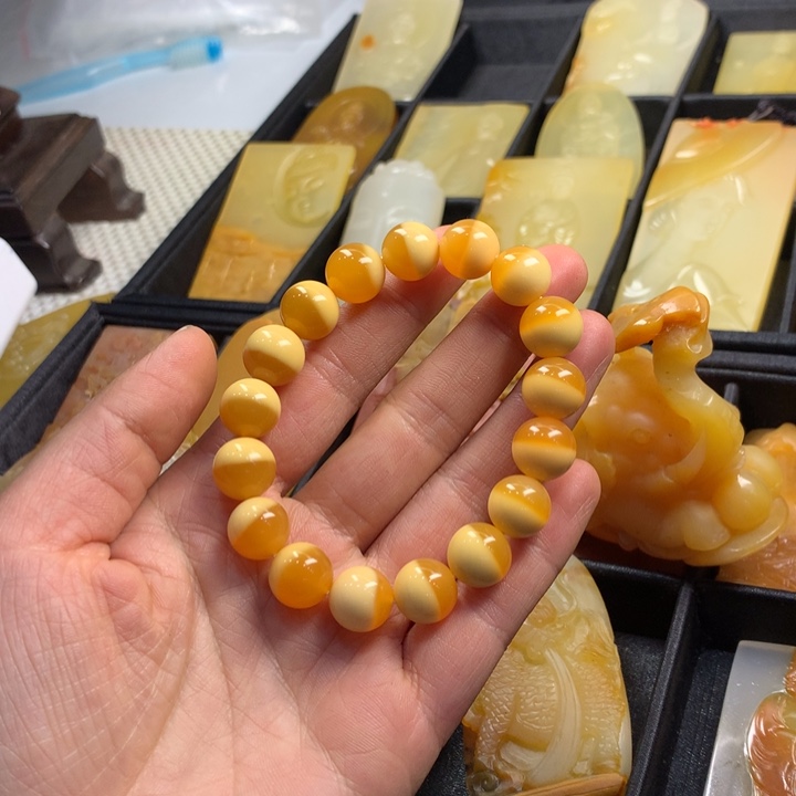 石英质玉（黄龙玉）未镶嵌颈饰
