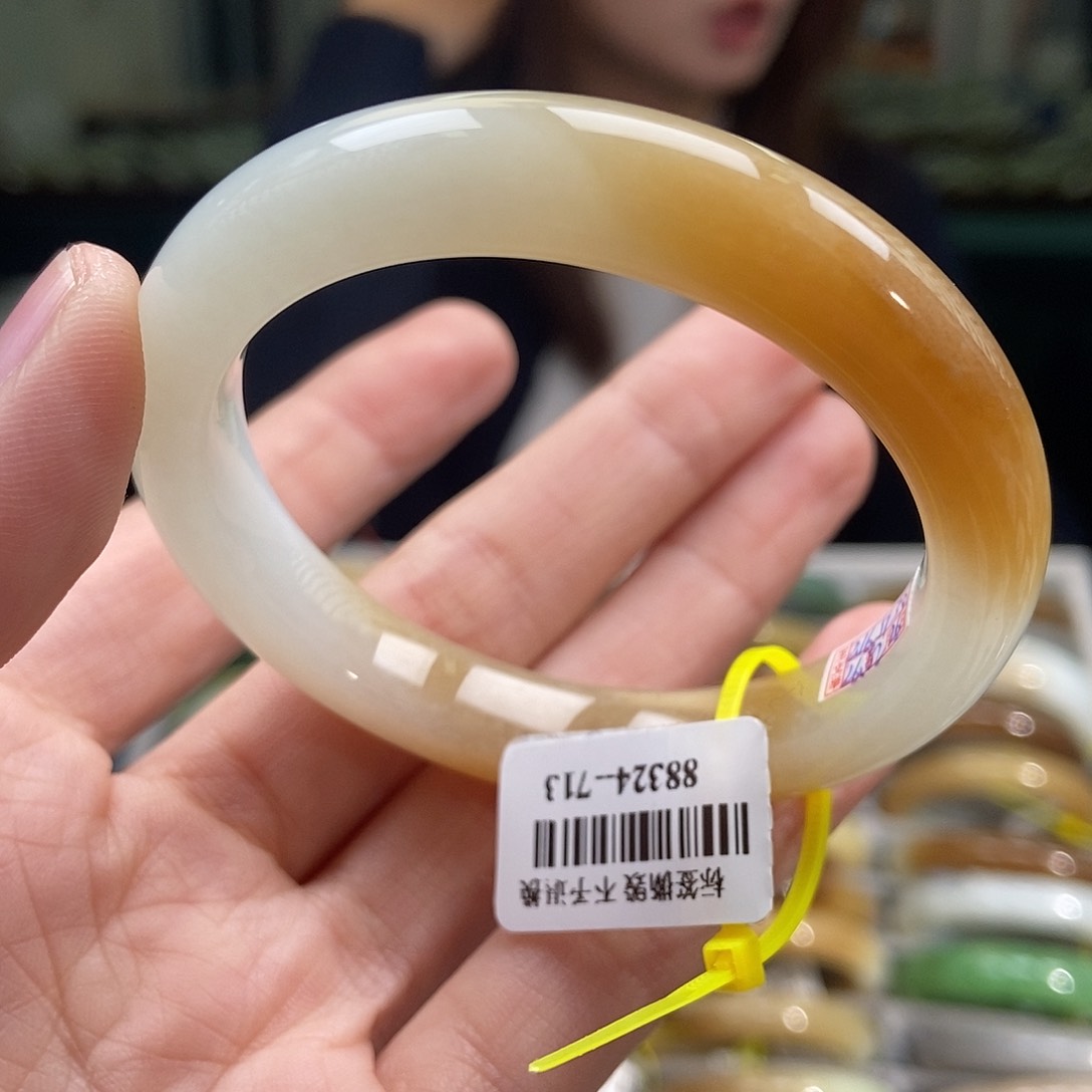 和田玉（糖玉）手镯未镶嵌5051
